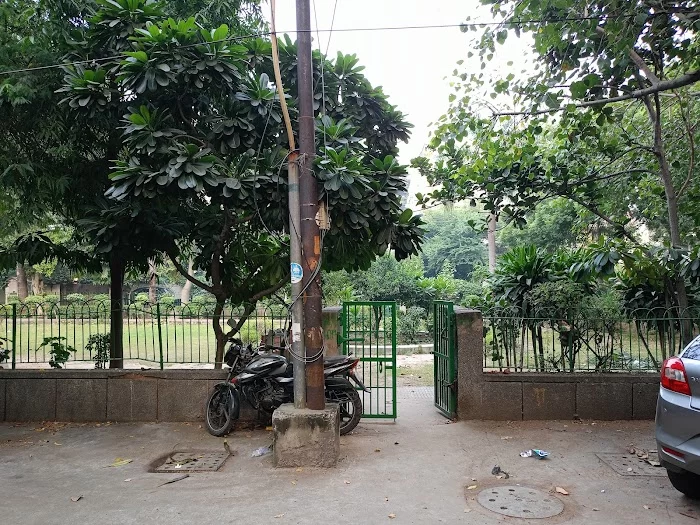 Dakshin Delhi Nagar Nigam Udhyan Vibhag - 4