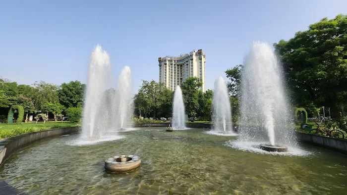 Windsor Roundabout Fountain - 1