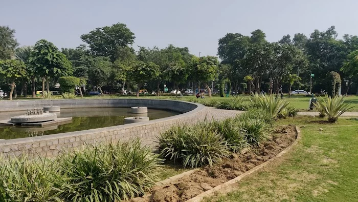 Windsor Roundabout Fountain - 3