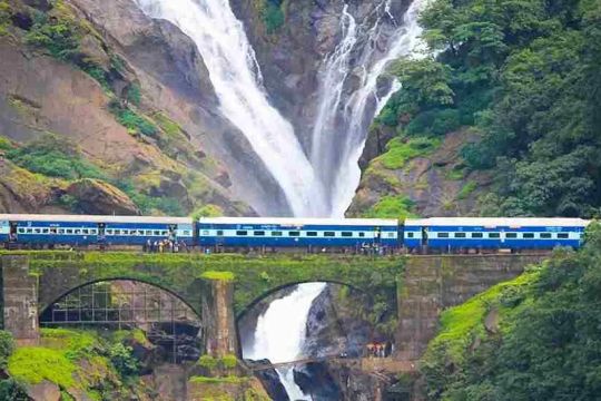 Best Train Journeys in India for Sightseeing: Scenic Rides to Explore