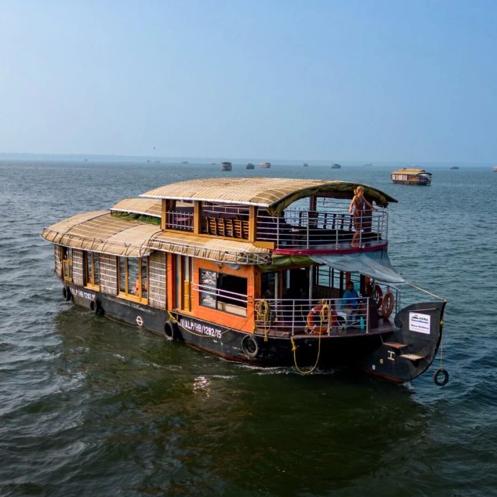 Kerala Backwaters Experience: A Complete Guide to Houseboat Cruises and More