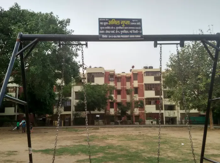 Center Park,Sec-5,Pushp Vihar - 7
