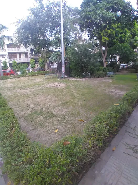 A block Park and Garden 3 - 4
