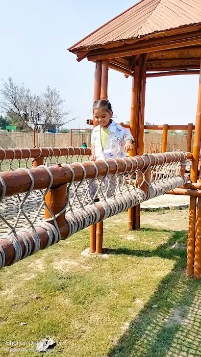 Crescent Moon, Baansera Park - 0