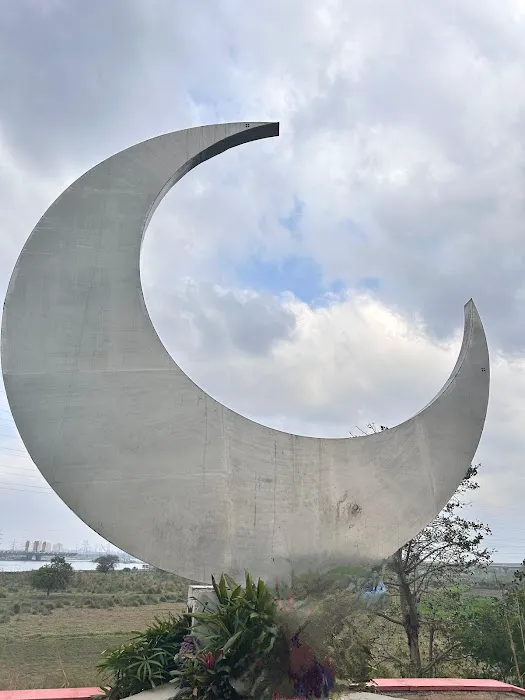 Crescent Moon, Baansera Park - 5