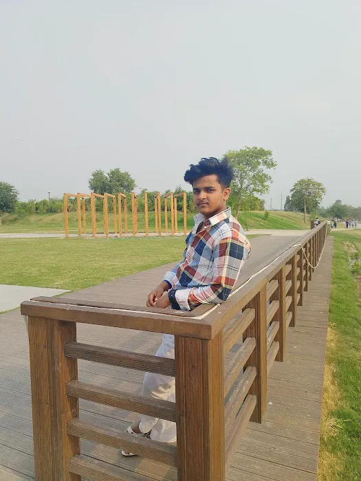 Crescent Moon, Baansera Park - 7