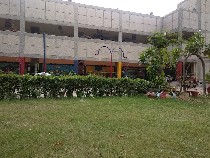 Pushp Vihar Sector-3 (Mother Diary) Park - 7