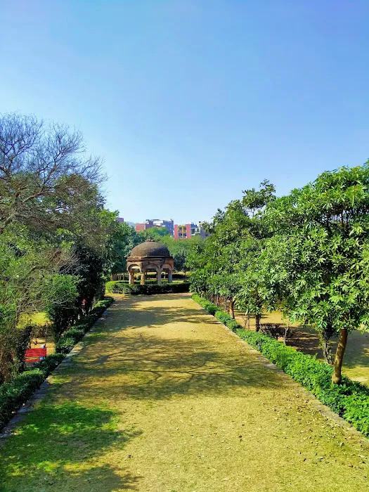 Jamali Kamali Park - 0