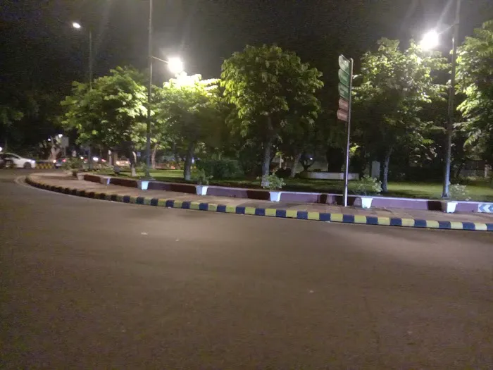Crossing near nehru park and British embassy - 3