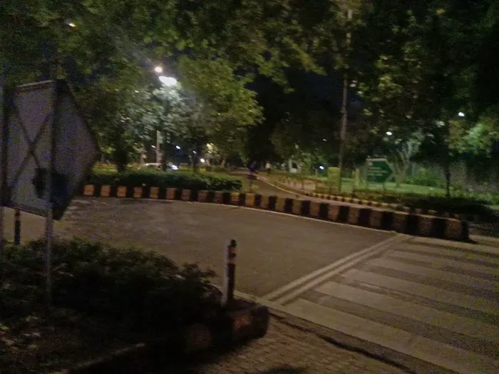 Crossing near nehru park and British embassy - 2
