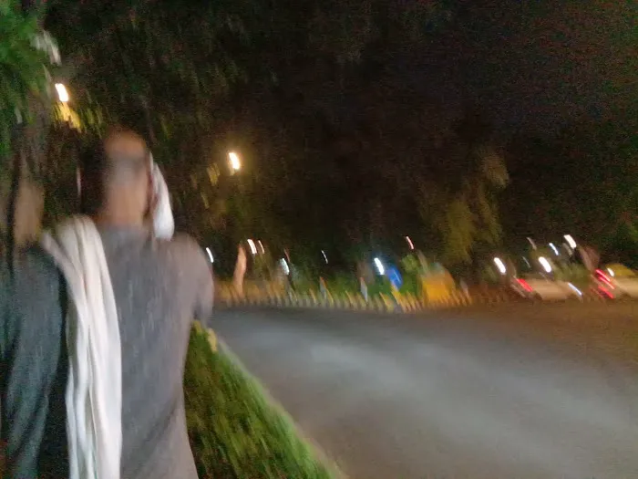Crossing near nehru park and British embassy - 5