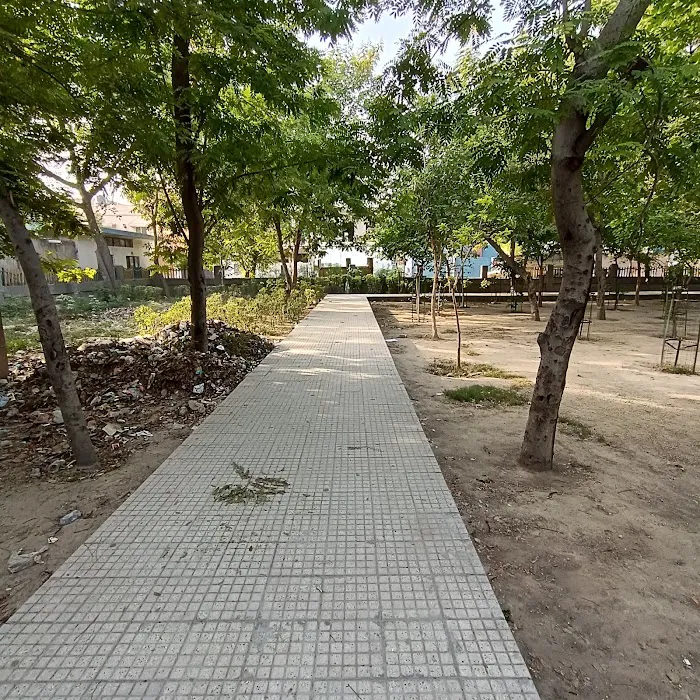 Park Sector 6/7 Noida - 5