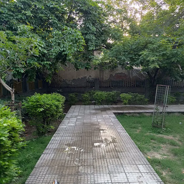 Park Sector 6/7 Noida - 8