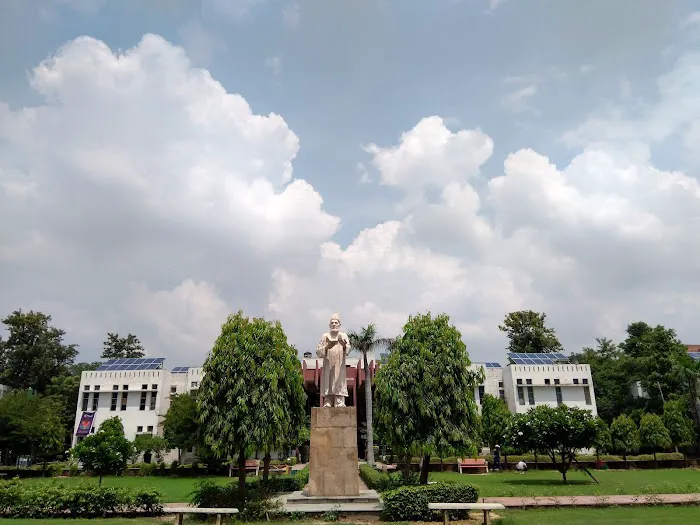Mirza Ghalib Statue - 0