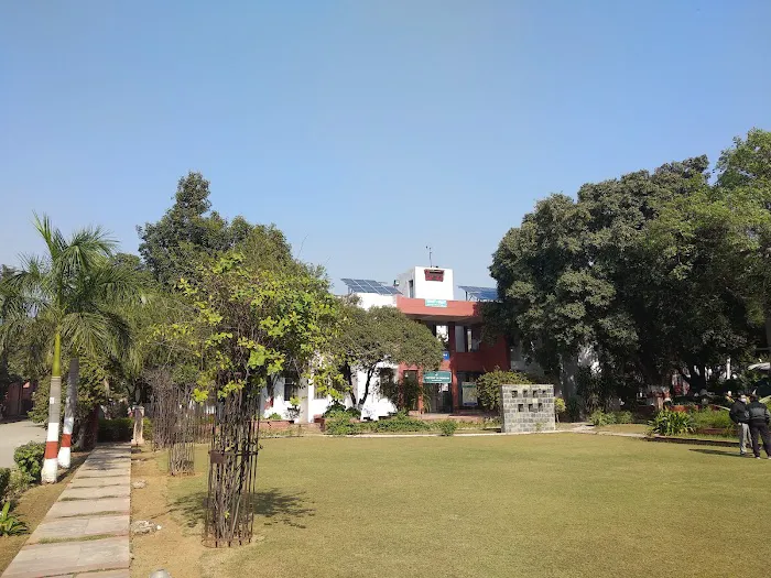 Mirza Ghalib Statue - 4