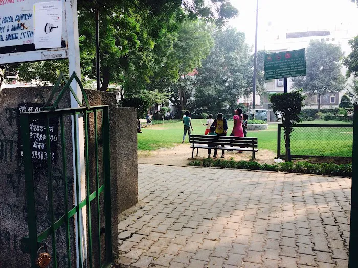 Safdarjung Enclave, Block B2 Park - 1