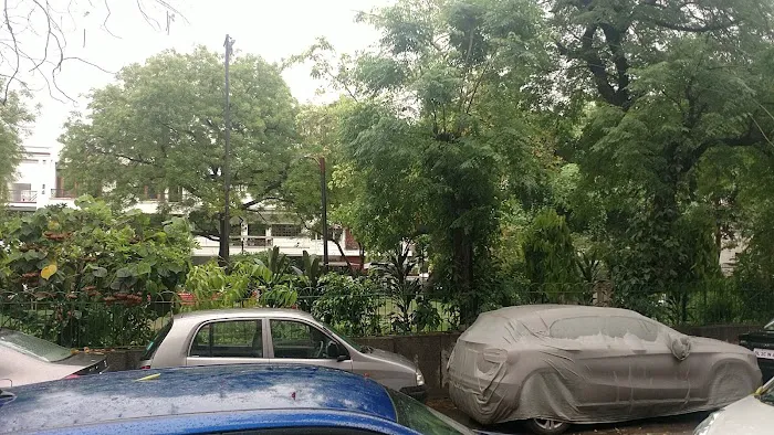 Safdarjung Enclave, Block B2 Park - 4