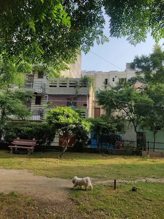 Safdarjung Enclave, Block B2 Park - 3