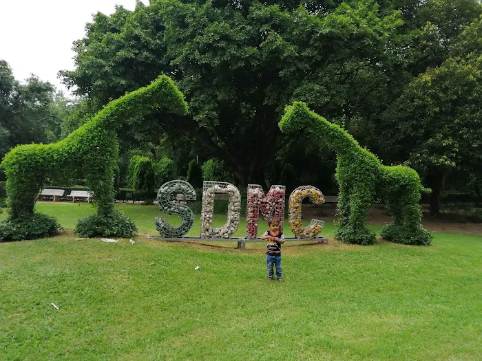 R Block Park - 6