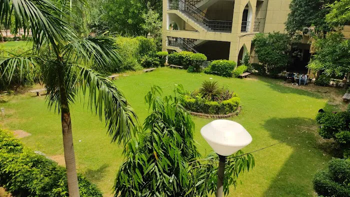 Faculty of Engineering Lawn - 1