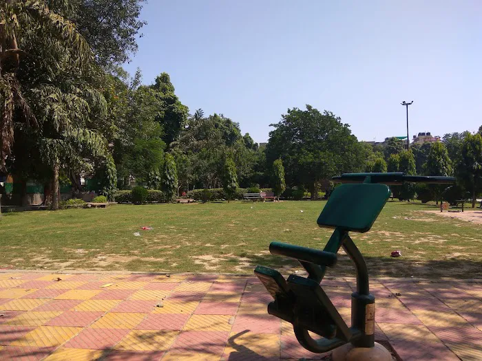 Dakshini Delhi Nagar Nigam Udyan Vibhag Dakshin Kshetra - 4