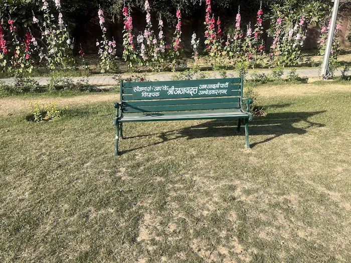 Model Park Pushp Vihar Sector 4 - 5