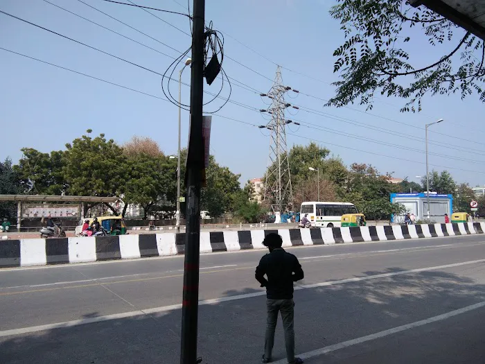 Model Park Pushp Vihar Sector 4 - 7