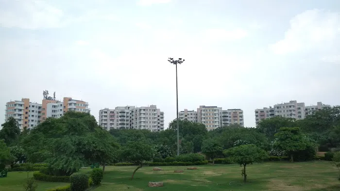 New Moti Bagh Central Park - 0