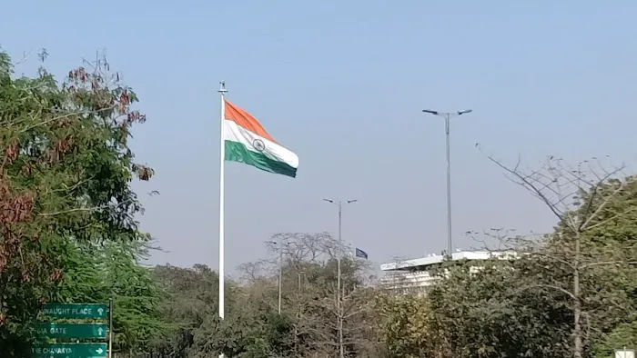 Flag Pole Roundabout - 4