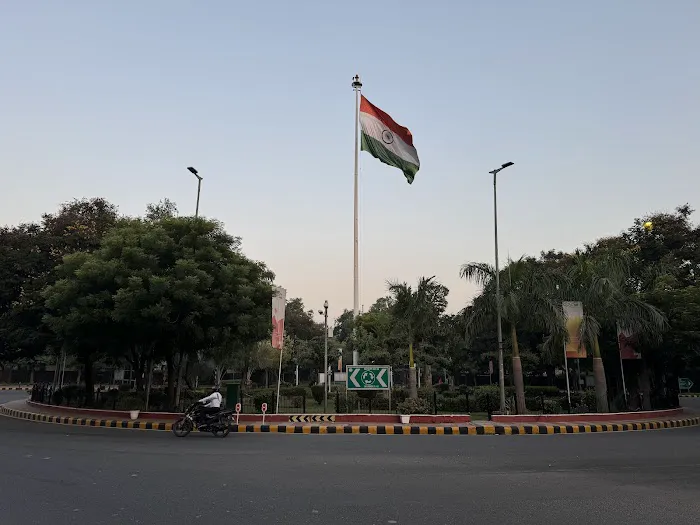 Flag Pole Roundabout - 6