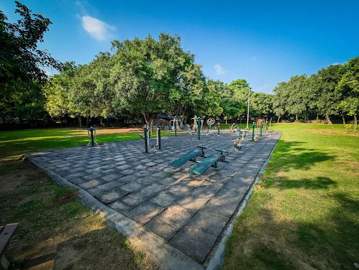 Lado Sarai Park - 4