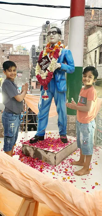 eklavya block 7 park - 2