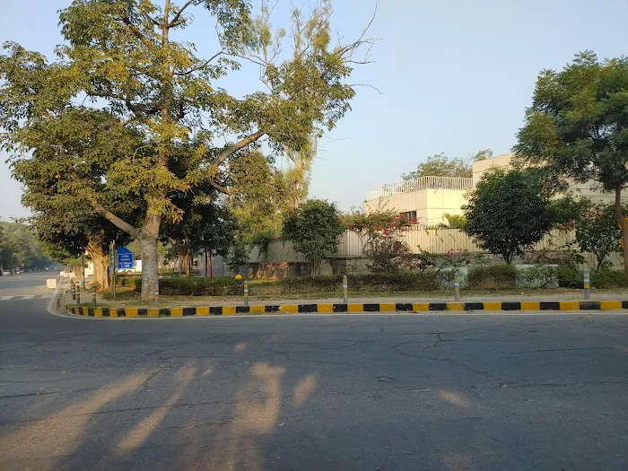 Maharani Kishori chowk - 1