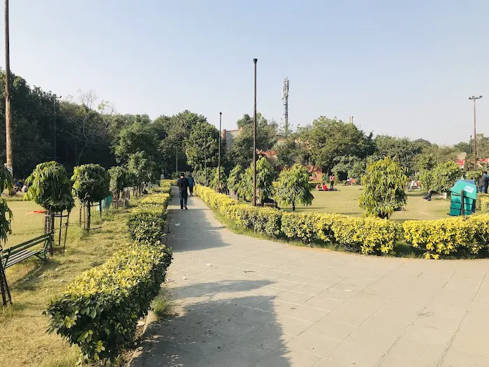 Metro Station park - 2