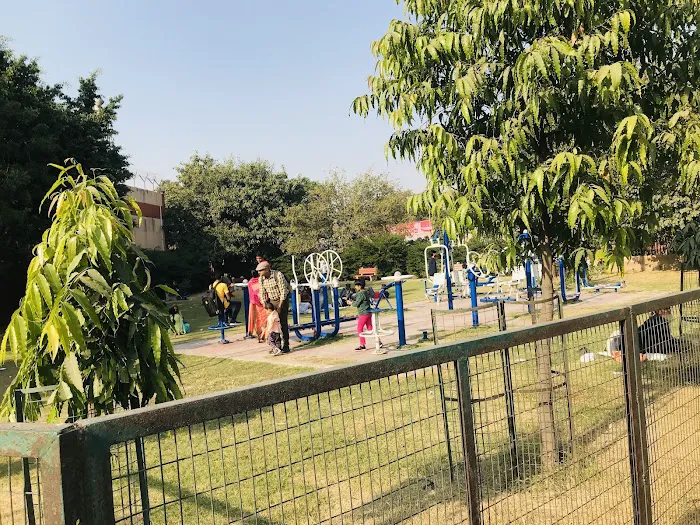 Metro Station park - 9